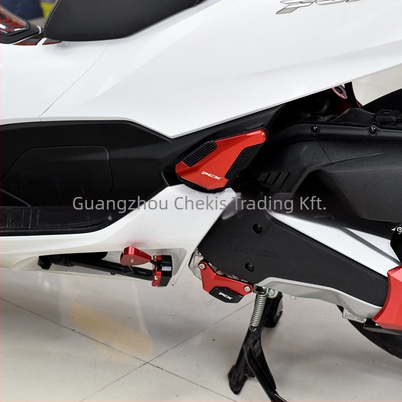 CHEKIS anti-slip hátsó pedálok alumínium‑ötvözetből a Honda PCX160/125-höz (bal és jobb)