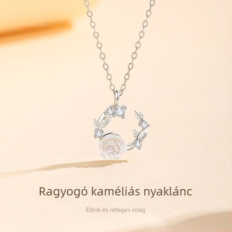 Nyaklánc réz geometriai medállal, kereszttel díszített láncon, elektroplatinált kivitel, 2025 ősz kiadás, könnyed luxus stílus