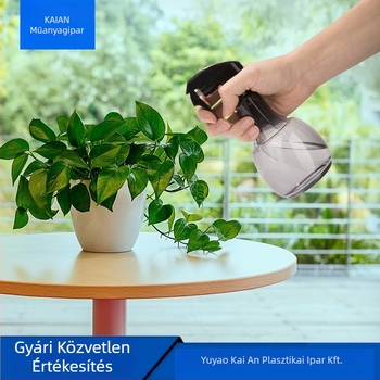 Műanyag öntöző / permetező palack, atomizáló fúvóka, kézi nyomással működtetve, otthoni kertészkedéshez.