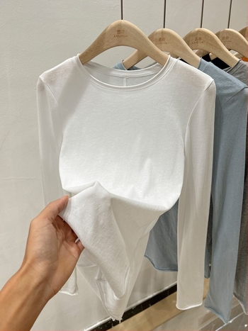 Női póló rayon anyagból, rövid ujjú, kerek nyak, laza szabás