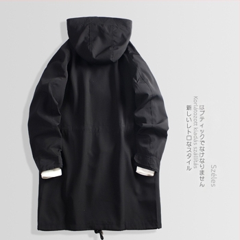 Férfi windbreaker kabát középméretű, galléros, cipzáros lezárású, lazán szabott, oldalsó zsebek