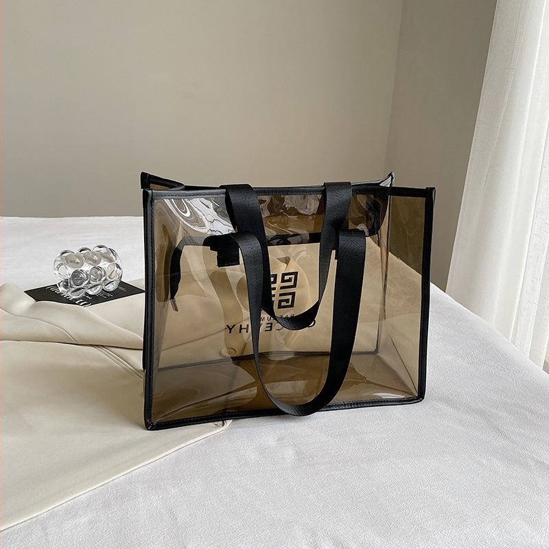 Kozmetikai neszesszer (PVC anyag; geometriai minta; poliészter bélés; mindennapi használat; 2025 ősz)