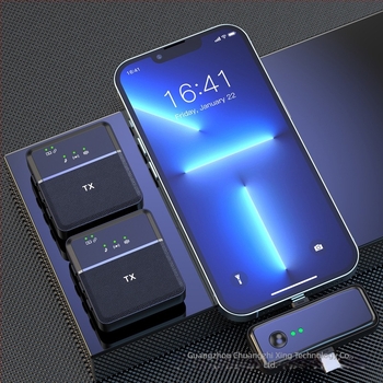 Lavalier mikrofon, omnidirekcionális, beépített akkumulátor 100–300 mAh, frekvenciasáv 20 Hz–20 kHz, SNR ≥70 dB