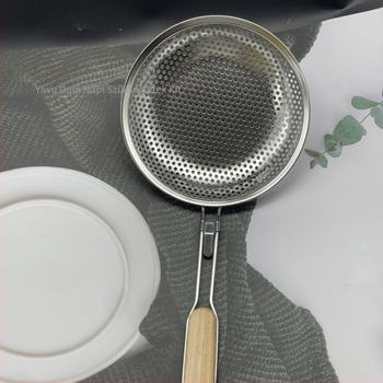 201 rozsdamentes acél kolander, fa markolatú, hővédett, súly körülbelül 150 g, Guangdongban gyártott