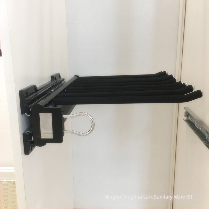 Oldalsó nadrágtartó polc a gardróbban, modell JH-128; anyagok: műanyag, alumínium ötvözet, szénacél; elektroplattázás; stílus: modern minimalistista; márka: Lucky