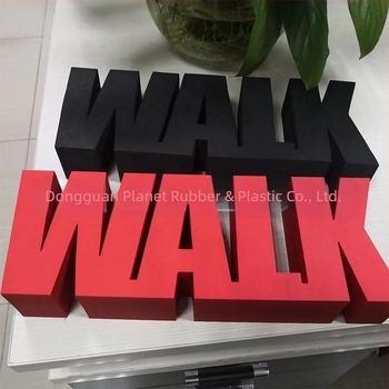 Nagy méretű EVA betűk és számok, 3D szabálytalan formák, mágneses hátoldallal, drótvágás és lyukasztás.