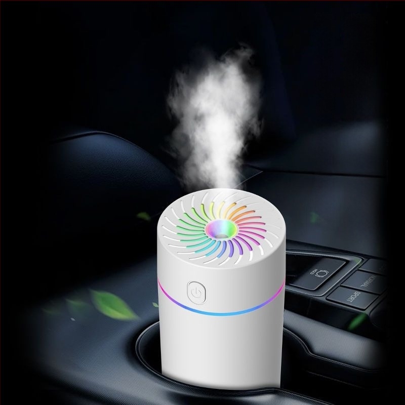 Autóban használható levegő párásító aromaterápiával, mini atomizátor és purifikátor, 3 párás kimenet, víztartály >10 L, száraz elemről működik, feszültség ≤36 V