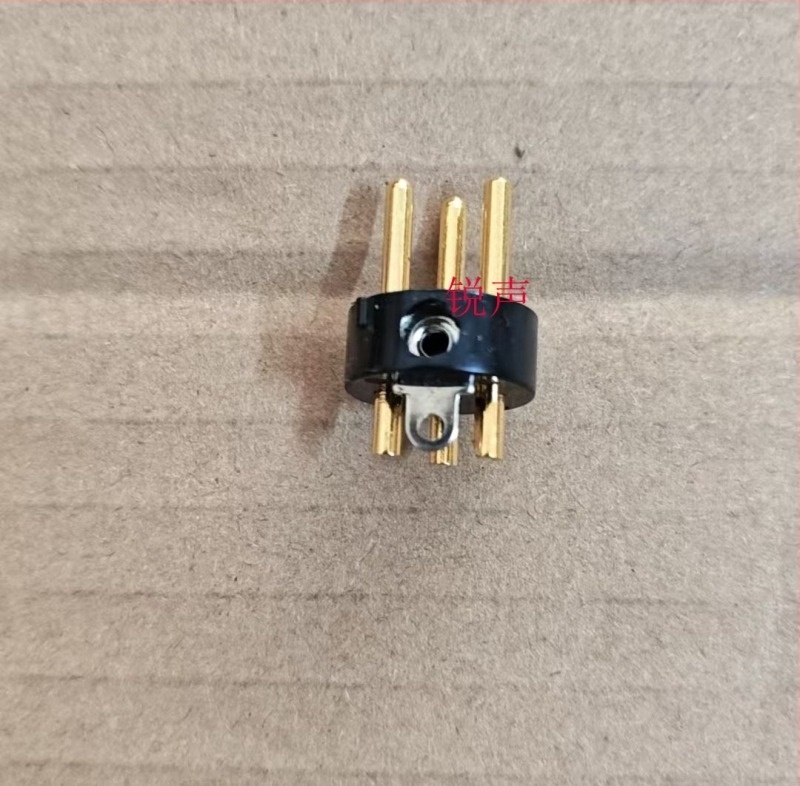 3‑pin XLR női mikrofonfej burkolat nélkül; frekvenciaátvitel 100 Hz–20 kHz; SNR ≥ 100 dB; akkumulátor nélkül