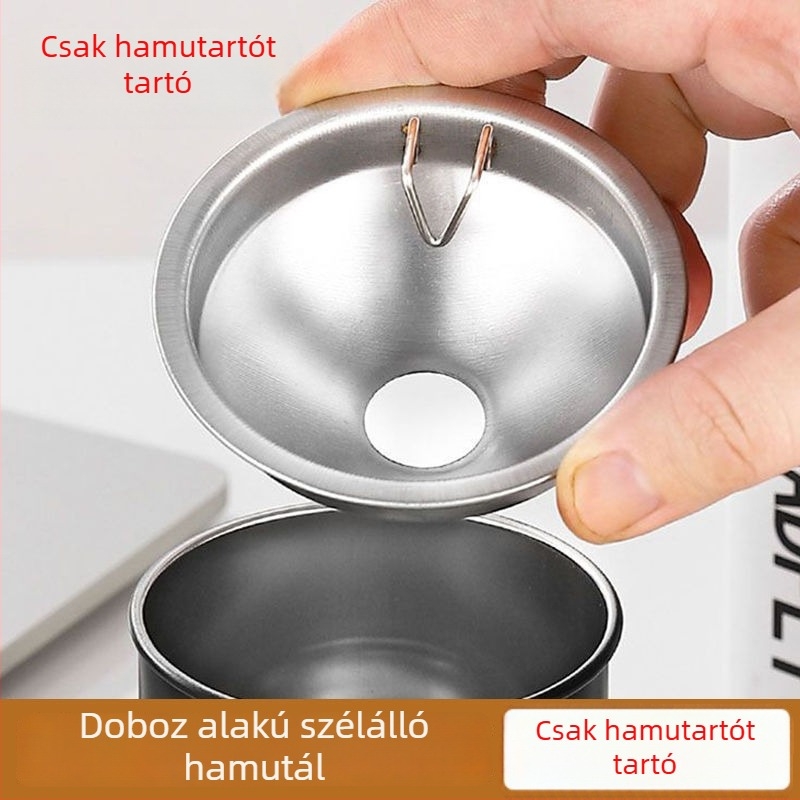Rozsdamentes acélból készült szélvédett hamutartó fedővel és tárolási funkcióval.