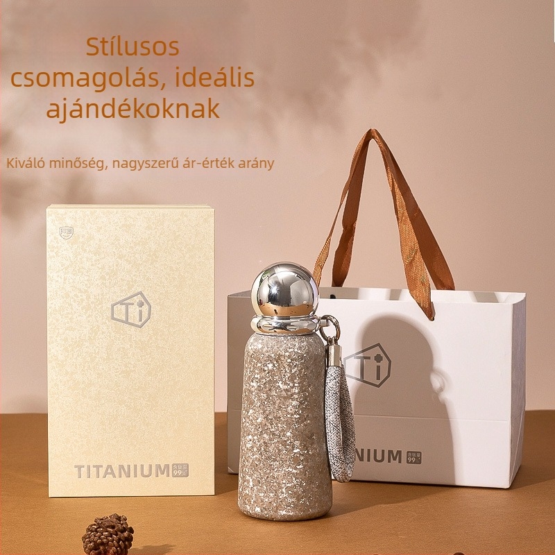 Tiszta titánból készült izolált pohár antibakteriális védelemmel, hőmérsékletzáró funkció, hordozó zsinórral, 6–12 órás szigetelés