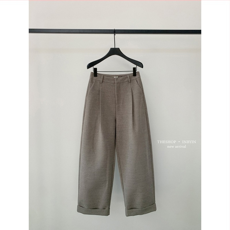 Női görbült szabású nadrág texturált szegéllyel, középső derekú, teljes hosszú, poliészter-rayon keverék <30% spandex