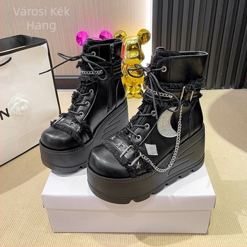Női punk bakancs platformos szegecsekkel, kerek orr, 6–8 cm-es klinikussal, oldalsó cipzár