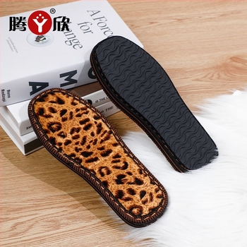 Cipőtalpak 903, gumiból, téli–tavaszi–ősz lábbelikhez; alkalmas mindennapi cipőkhöz, meleg cipőkhöz, textilek cipőkhöz és papucsokhoz