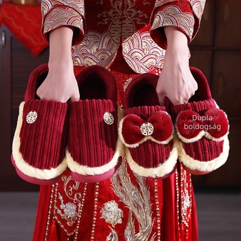 Uniszex béléses beltéri papucs vastag PVC talppal, velúr felsőrésszel, hátsó sarkantyúval; meleg, csúszásmentes, kopásálló; téli–őszi–tavaszi időszakra; talp vastagsága 1.5–3.5 cm; párok számára