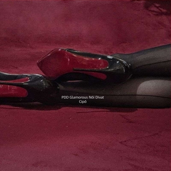 Stiletto cipő hegyes orral, ultranagy sarok, PU felsőrész, középmagas magasságú, habgumijú talp, Uniszex