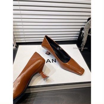 Női slip-on magas sarkú cipő, kerek orrú, PU felsőrész, 6-8 cm vastag sarok, gumi talp