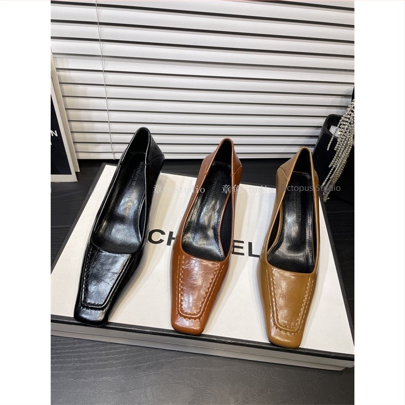 Női slip-on magas sarkú cipő, kerek orrú, PU felsőrész, 6-8 cm vastag sarok, gumi talp