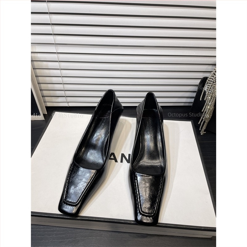Női slip-on magas sarkú cipő, kerek orrú, PU felsőrész, 6-8 cm vastag sarok, gumi talp