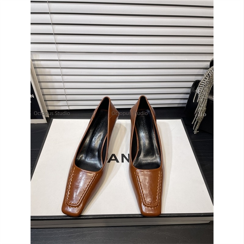 Női slip-on magas sarkú cipő, kerek orrú, PU felsőrész, 6-8 cm vastag sarok, gumi talp
