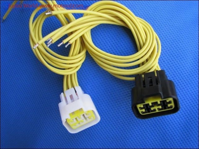 Kör alakú dugaszoló csatlakozó motorkerékpár gyújtórendszeréhez, két soros nyolc érintkezővel