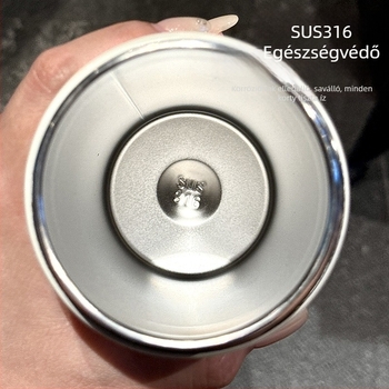 Szigetelt pohár 316 belső rozsdamentes acél, 201 külső rozsdamentes acél, vákuum szigetelés 6–12 óra, hordozó zsinór és szívószál fedél, testreszabható lézergravírozással vagy szitanyomással.