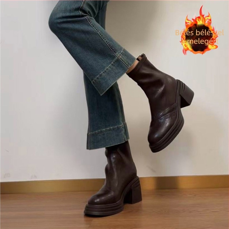 Macskatokos csizma, műplüss felsőrész, hátul cipzár, alacsony sarok (<3 cm), talp marhahúszínszalag