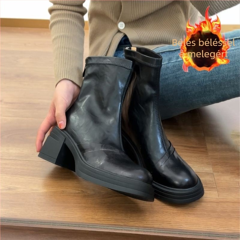 Macskatokos csizma, műplüss felsőrész, hátul cipzár, alacsony sarok (<3 cm), talp marhahúszínszalag