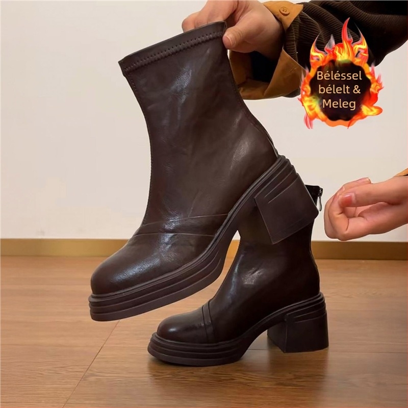 Macskatokos csizma, műplüss felsőrész, hátul cipzár, alacsony sarok (<3 cm), talp marhahúszínszalag