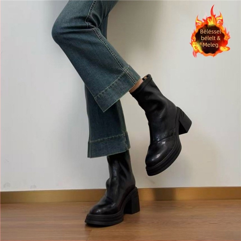 Macskatokos csizma, műplüss felsőrész, hátul cipzár, alacsony sarok (<3 cm), talp marhahúszínszalag