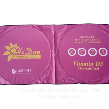 Autó első ablakára illő napvédő logónyomással, kamufláž minta, univerzális, kártya beépített rögzítés, anyag: ezüst szalag