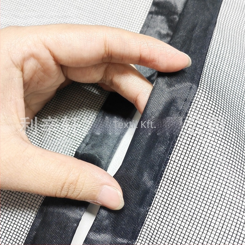 Mágneses ajtófüggöny hálóval (Anyag: Oxford vászon; Ajtófüggöny típusa: Hálós ajtófüggöny; Alkalmas helyiségek: Nappali, Konyha, Balkon; Stílus: Modern egyszerűség; Funkciók: rovarok elleni, Csendes)