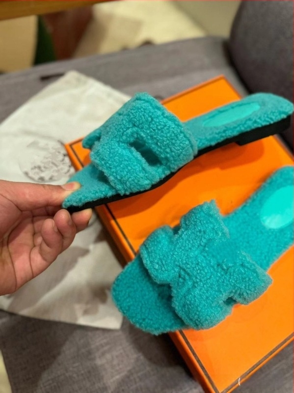 Mindennapi suede papucs juhbőrrel béléssel, gumírozott talppal, anti-slip, meleg, slip-on
