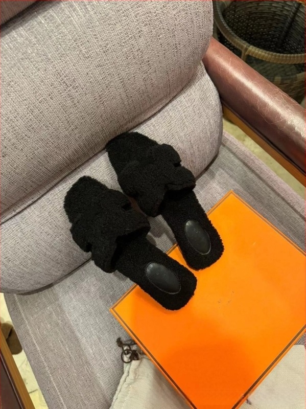 Mindennapi suede papucs juhbőrrel béléssel, gumírozott talppal, anti-slip, meleg, slip-on