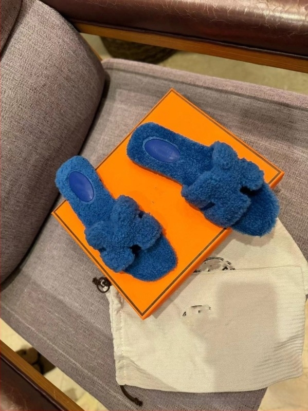Mindennapi suede papucs juhbőrrel béléssel, gumírozott talppal, anti-slip, meleg, slip-on