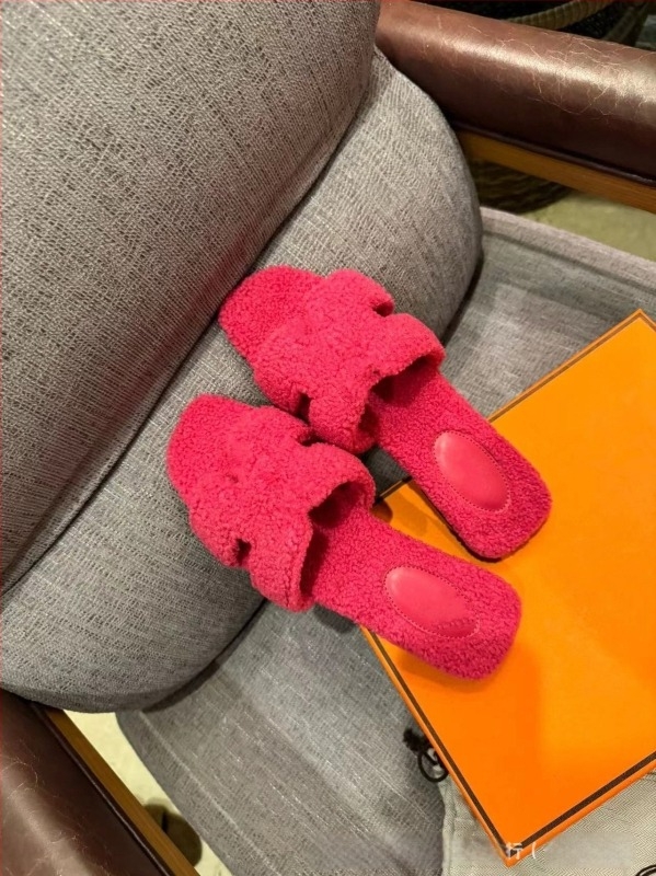 Mindennapi suede papucs juhbőrrel béléssel, gumírozott talppal, anti-slip, meleg, slip-on