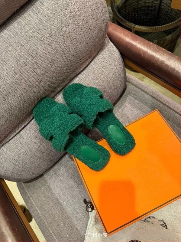 Mindennapi suede papucs juhbőrrel béléssel, gumírozott talppal, anti-slip, meleg, slip-on