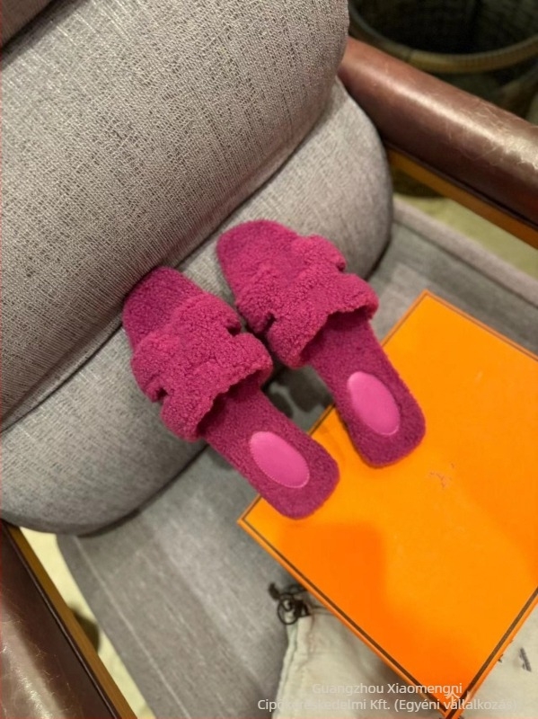 Mindennapi suede papucs juhbőrrel béléssel, gumírozott talppal, anti-slip, meleg, slip-on