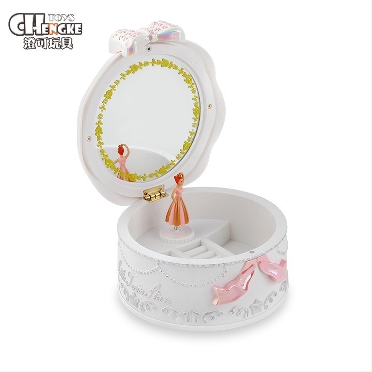 Zenei doboz: forgó balett-dizájn, modern minimalista stílus, műanyag konstrukció, 0,5 kg, nyomtatási folyamat