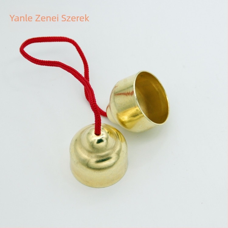 Orff ütőhangszer fém haranggal és fa nyéllel; érintésre csengő játék gyerekeknek; 7–14 éveseknek; fejleszti a kéz- és szem koordinációt, a hallást és a szülő-gyermek kommunikációt (Anyaga: fém, fa nyél; Kategória: érintésre csengő játék; Kor: 7–14; Előnyök