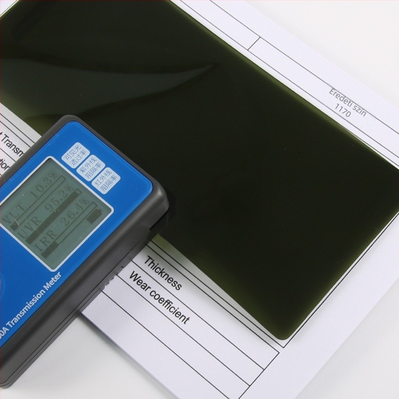 Autóablak fólia – HD élesség, PET 2 mil, 6–75% fényáteresztés, 85–99% hőszigetelés, 99% UV védelem, univerzális illeszkedés