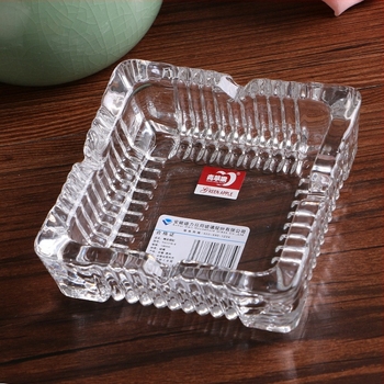 Üvegből készült hamutál, négyzetes, kristályüveg, logó nyomtatás elérhető, testreszabható, ajándék irodának/otthonra/étteremnek