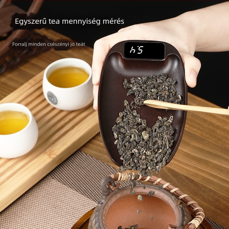 Tömörfa teás mérleg – kompakt digitális teaceremóniához; modell KP25; mérési tartomány 100 g–0,1 g; energiaellátás: akkumulátor/Type-C töltés; mérés: elektronikus
