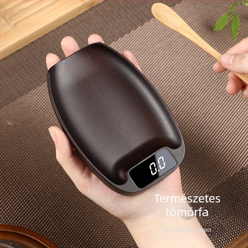 Tömörfa teás mérleg – kompakt digitális teaceremóniához; modell KP25; mérési tartomány 100 g–0,1 g; energiaellátás: akkumulátor/Type-C töltés; mérés: elektronikus