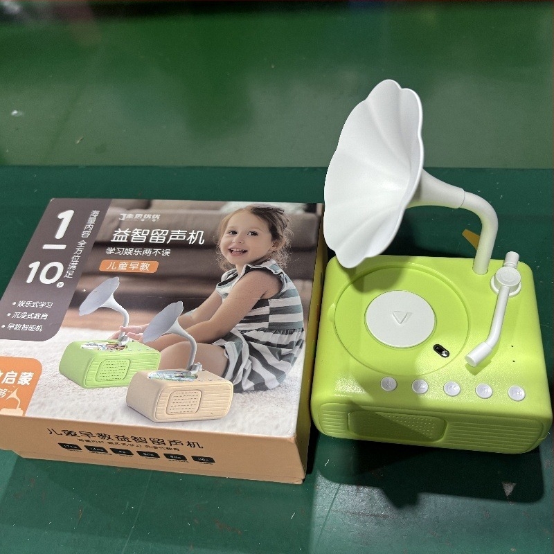 Mini tanuló készülék Bluetooth, hangfelvétel és zenelejátszás funkciókkal; ABS műanyag, 8GB+ memória, újratölthető lítium akkumulátor; 4–6 éveseknek
