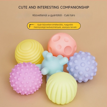 Babák fürdőjátéka — puha vinil labda fogáshoz és tapintási észleléshez, fejleszti a látást és a hallást (Anyag: vinil; Korosztály: 3–6 év)