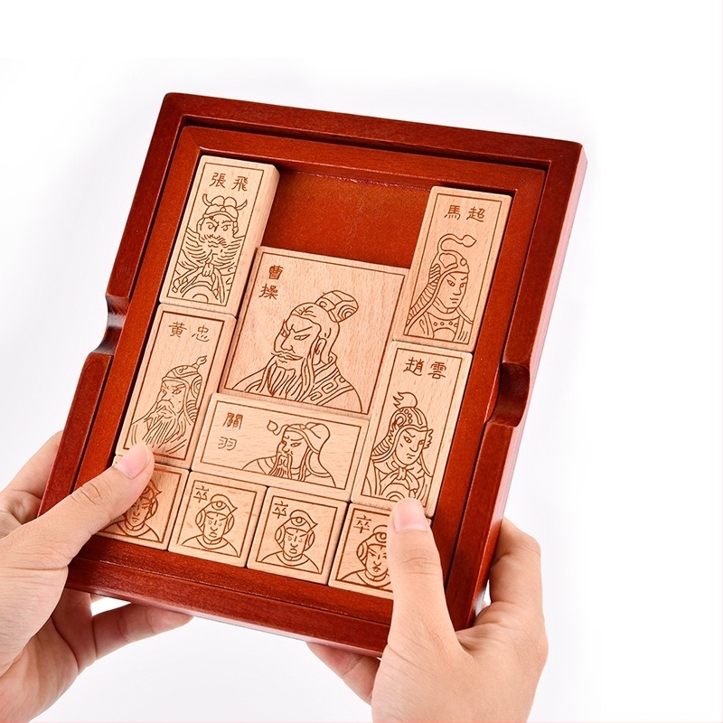 Fából készült síkpuzzle stresszoldáshoz: Three Kingdoms Huarong Road, csúszó puzzle, anyag: fa, korosztály 7–14 év, nehézség közepes