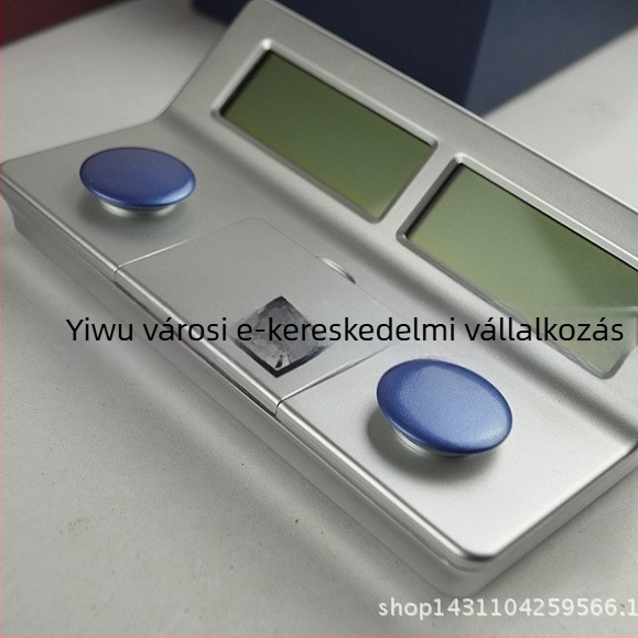 Elektronikus sakkóra pause funkcióval, csúszásmentes talppal, 2 soros kijelzővel, tömeg 330 g, sakk és kártyajátékokhoz