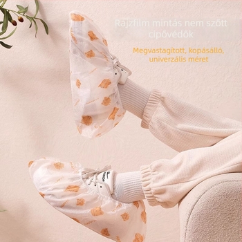 Egyszer használatos, vastagított nemszőtt anyagból készült cipővédők, rajzfilm mintával, mosható, kopásállóak, felnőtteknek, beltéri használatra, egy méret