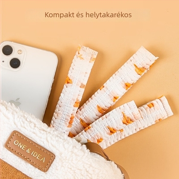 Egyszer használatos, vastagított nemszőtt anyagból készült cipővédők, rajzfilm mintával, mosható, kopásállóak, felnőtteknek, beltéri használatra, egy méret