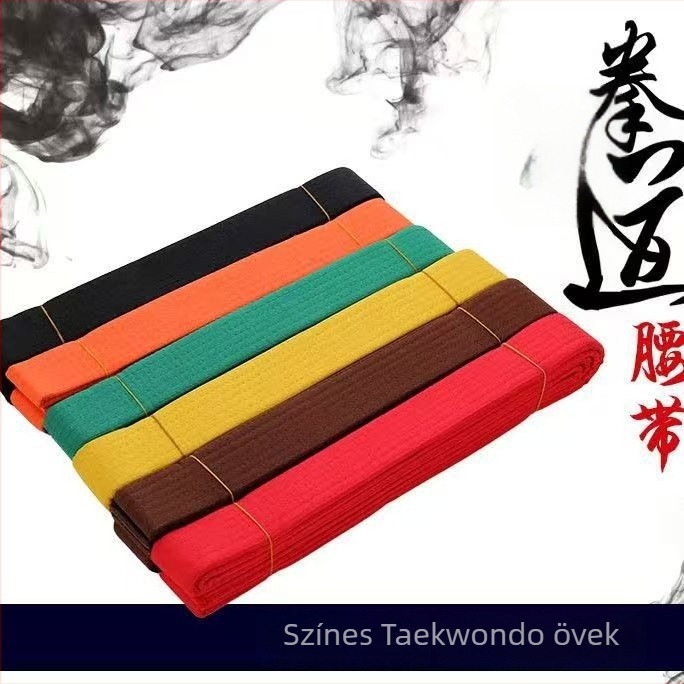 Karateöv hímzett felirattal - Egyszínű dizájn (Minta: egyszínű; Anyag: poliészter szál; Anyag összetétele: 100% poliészter; Belső: pamut keverék; Belső összetétel: 100%)